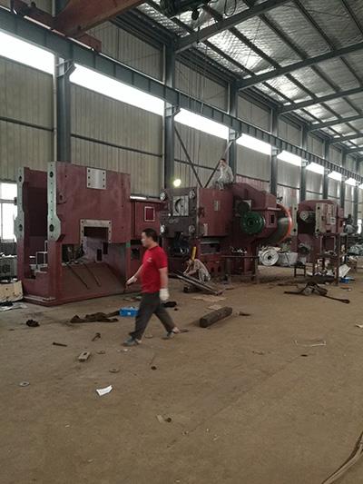 5臺(tái)冷剪機(jī)同時(shí)在裝配過程中